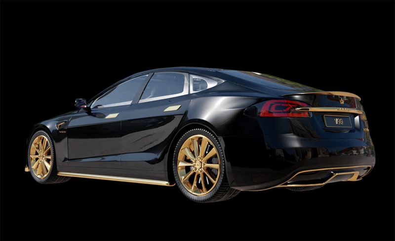 سيارة تيسلا مغطاة بالذهب سعرها يتجاوز مليون ريال! 8