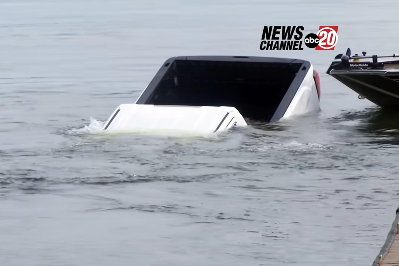 جمس سييرا دينالي تغرق في بحيرة أثناء بث تلفزيوني مباشر "فيديو وصور" 4