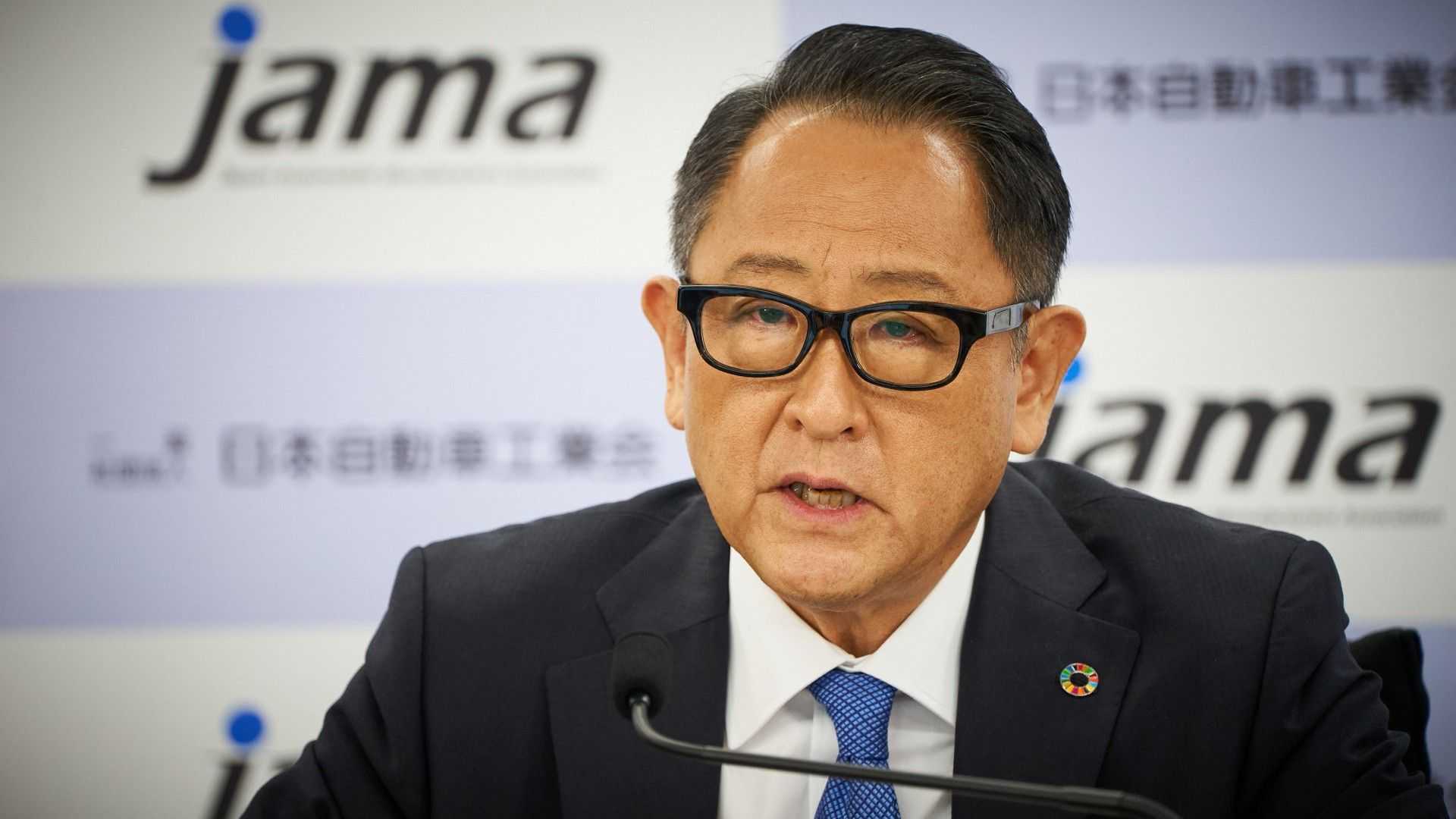 رئيس تويوتا يحذر من فقدان 5.5 مليون وظيفة في اليابان مع حظر البنزين والديزل 1