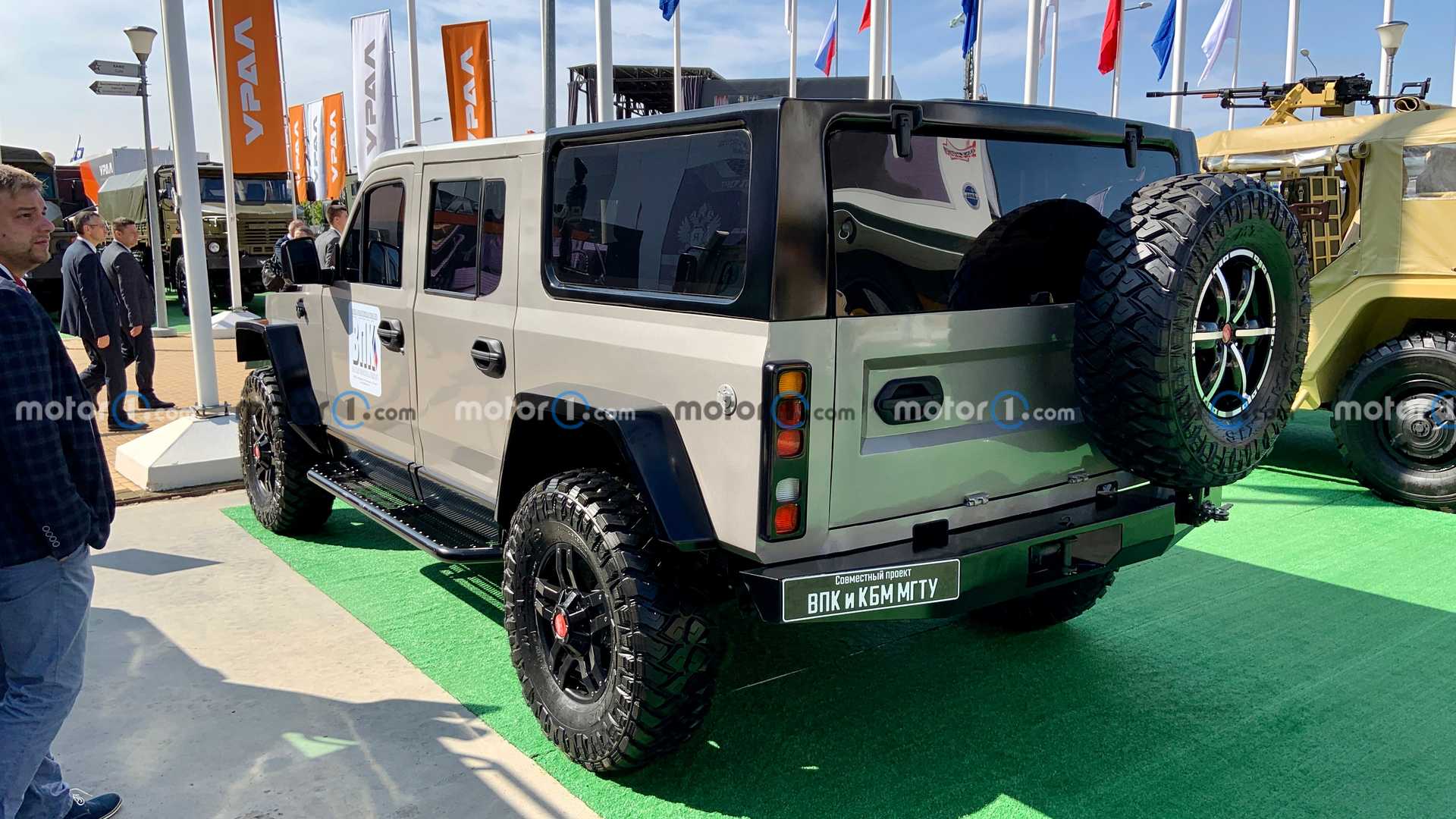 روسيا تصنع SUV جديدة للتضاريس الوعرة بتصميم مستوحى من همر 9