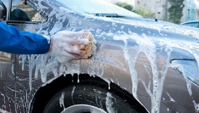 أخطاء شائعة عند غسل السيارة قد تضر بالطلاء 6