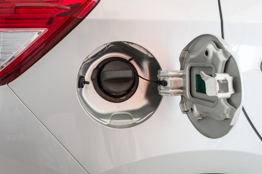 لماذا يختلف وجود فتحة خزان الوقود بين سيارة لأخرى؟ 8