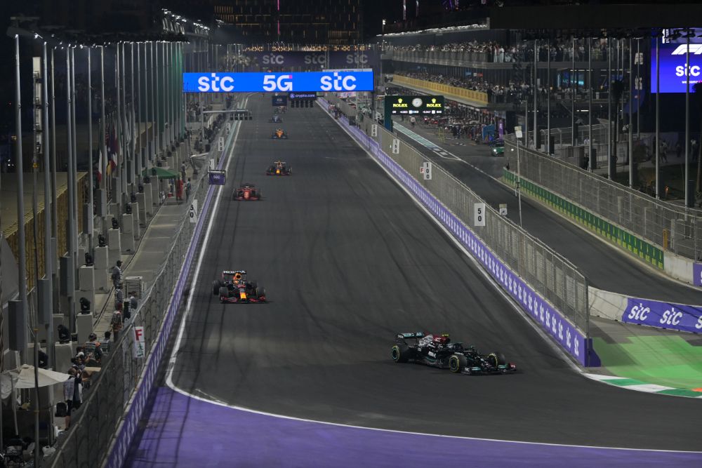 البريطاني "لويس هاميلتون" بطلاً لسباق جائزة السعودية الكبرى stc للفورمولا1 والهولندي "ماكس فيرستابين" في المركز الثاني 59