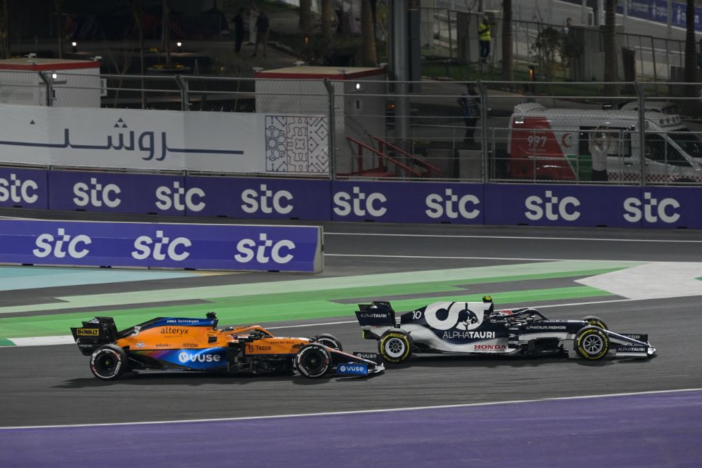 البريطاني "لويس هاميلتون" بطلاً لسباق جائزة السعودية الكبرى stc للفورمولا1 والهولندي "ماكس فيرستابين" في المركز الثاني 60