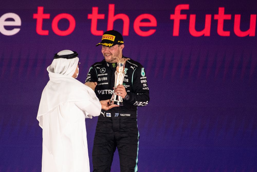 ماكس فيرستابن يفوز ببطولة العالم لسيارات فورمولا 1 6