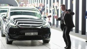 ماسك يفتتح مصنع تيسلا الجديد في برلين ويؤكد هدف إنتاج 10 مليون سيارة قبل 2030 2