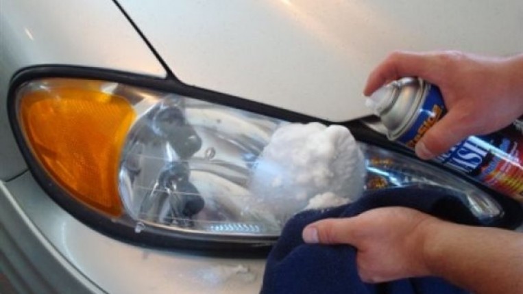 تعرف على طرق بسيطة لتنظيف مصابيح السيارة وإزالة اصفرارها 4