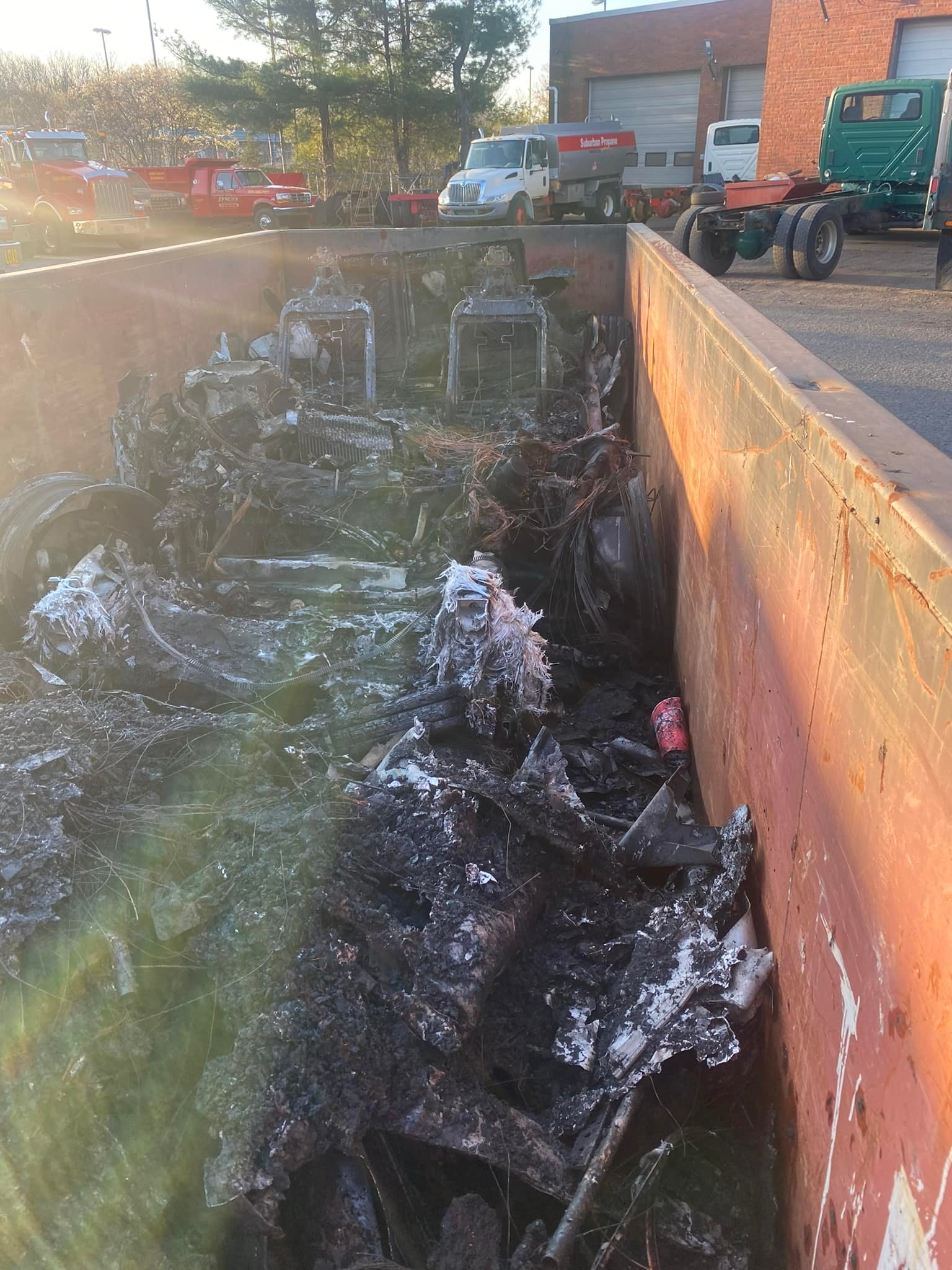 تفحم سيارة لوسيد إير جديدة بعد حريق مروع أثناء نقلها في أمريكا 3