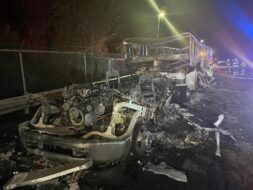 تفحم سيارة لوسيد إير جديدة بعد حريق مروع أثناء نقلها في أمريكا 2