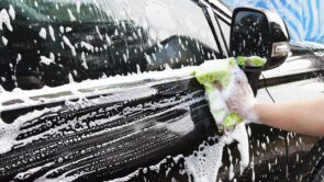  أبرز الأخطاء التي يتم ارتكابها عند غسل السيارة تجلب الضرر للطلاء 2