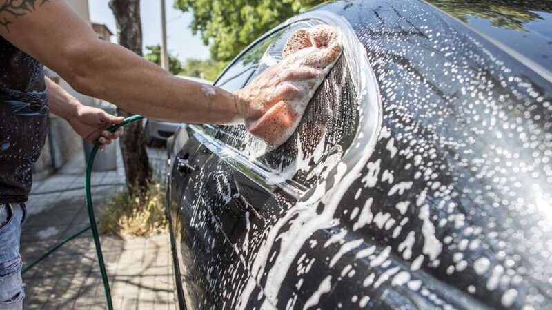 نصائح عليك اتباعها عند غسل سيارتك بنفسك 3