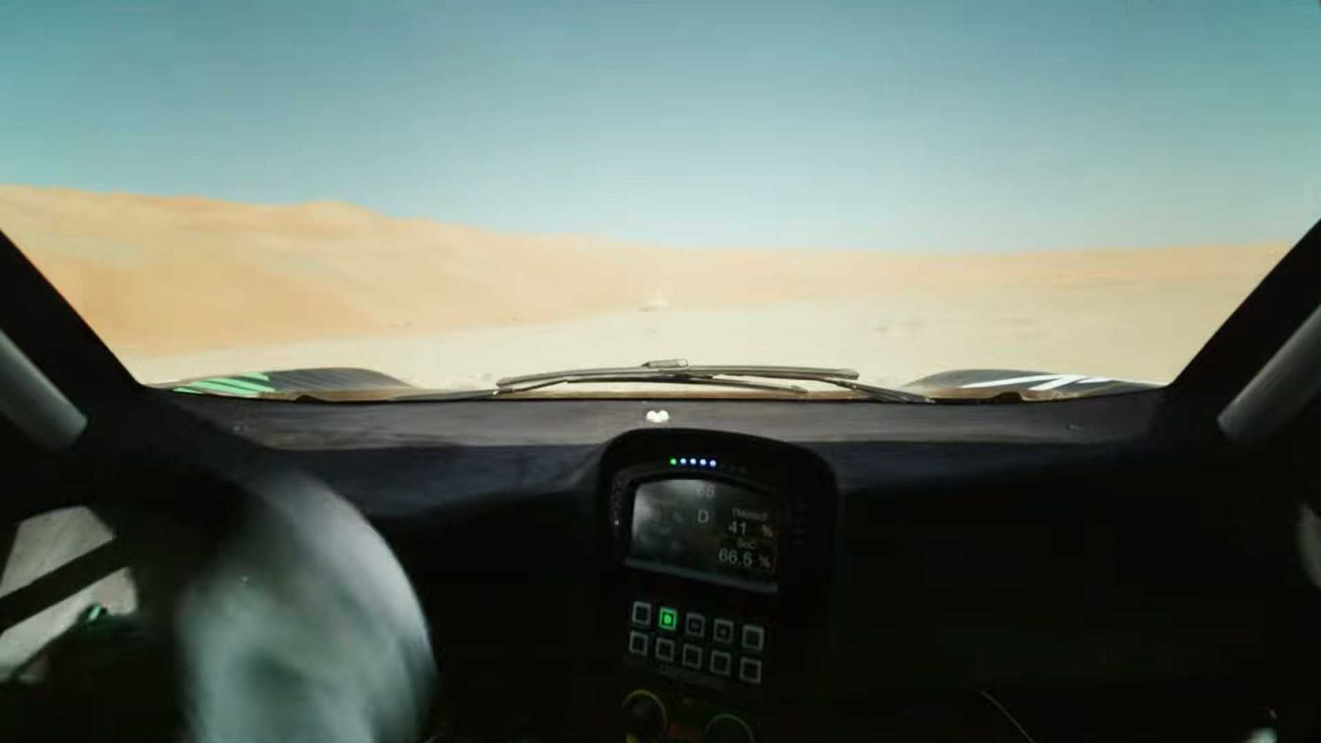 بي ام دبليو الشرق الأوسط تكشف عن سيارة Dune Taxi الجديدة للراليات 18