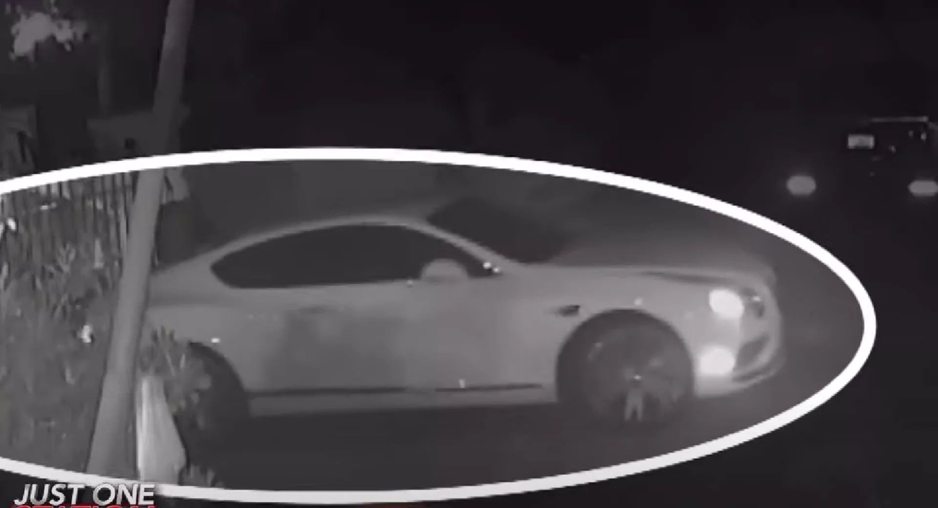 شاهد لحظة سرقة لصوص لسيارة بنتلي كونتيننتال GT من منزل في فلوريدا 1