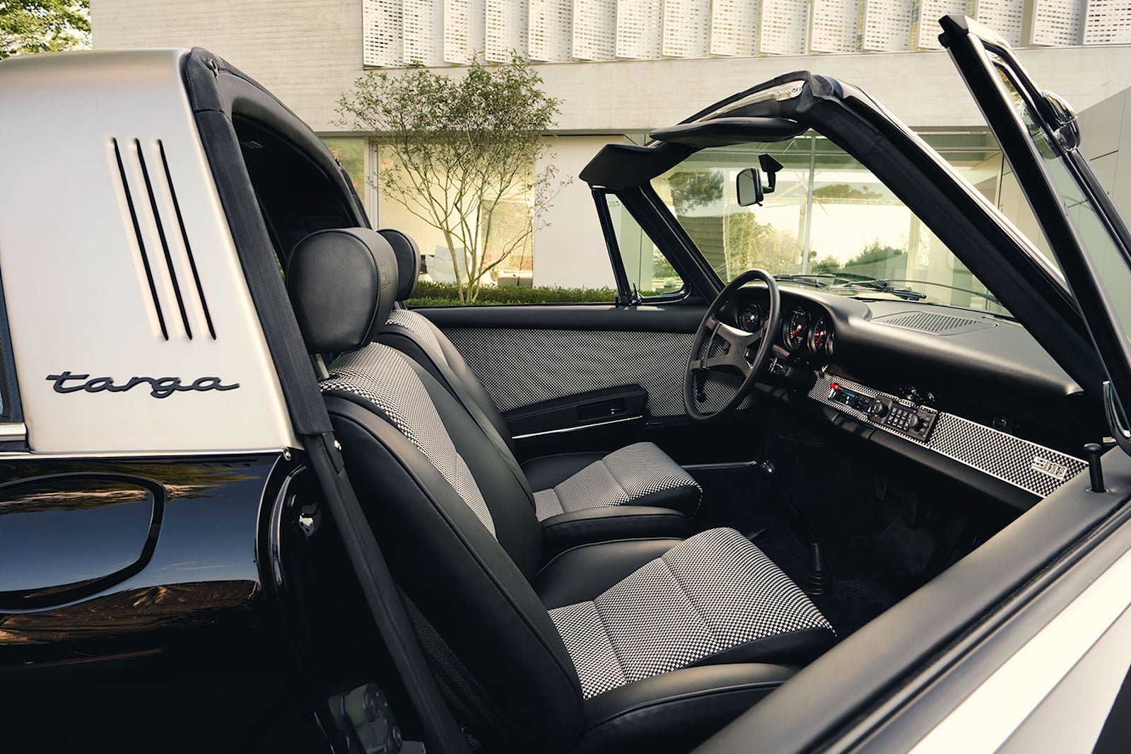 نسخة خاصة من بورش 911 تارجا طراز 1972 تقدم بمزاد بسعر يبدأ من مليون ريال 9