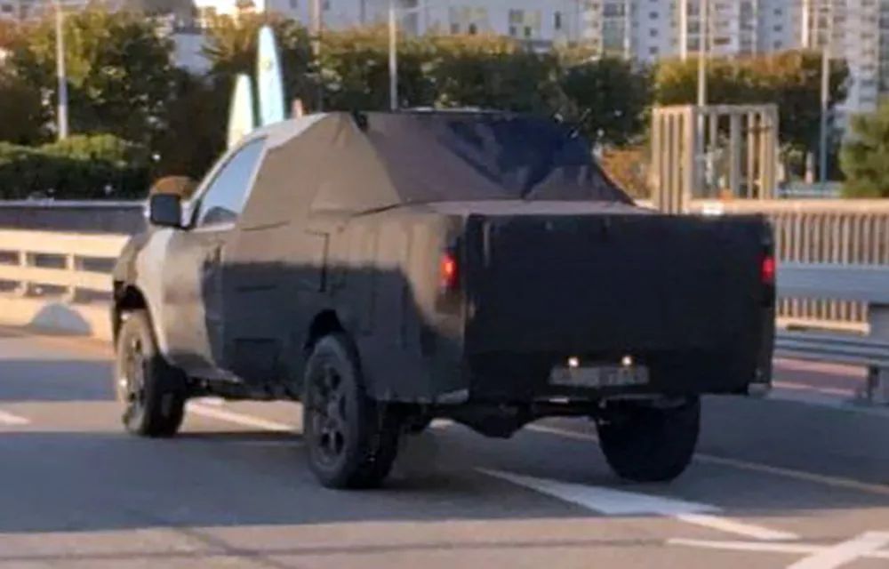 شاحنة كيا بيك أب الجديدة كلياً تظهر أثناء اختبارها بتصميم مستوحى من موهافي SUV 26
