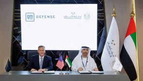 حكومة الإمارات تدخل في شراكة مع جنرال موتورز لتطوير سيارات حربية كهربائية 1