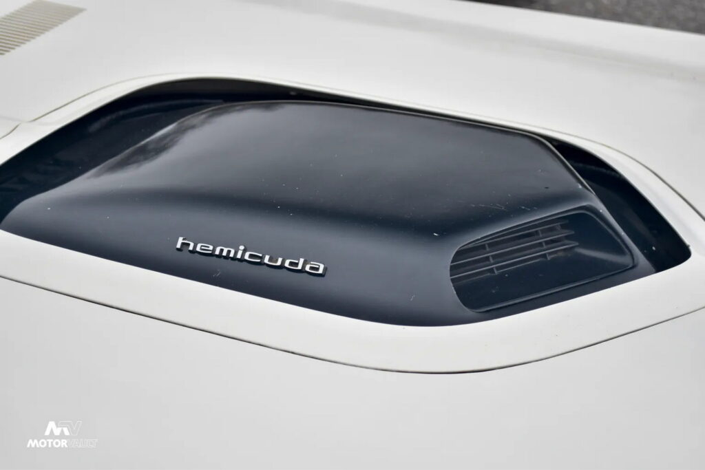 أول نسخة إنتاجية من بليموث هيمي كودا تُعرض للبيع بمقابل 8.24 مليون ريال 3