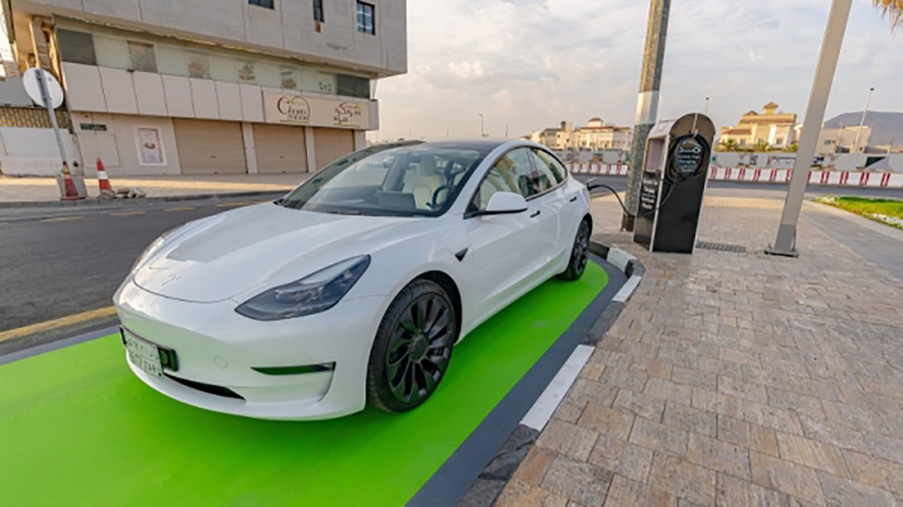 شحن السيارات الكهربائية في السعودية 