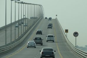  “جسر الملك فهد” يوضح رسوم التأمين للمركبات المتجهة للبحرين
