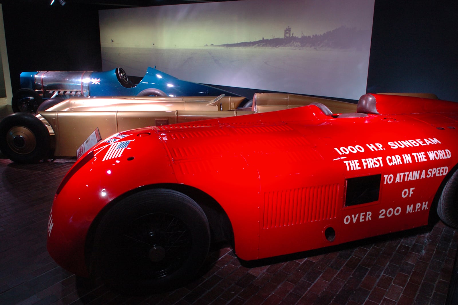 ذا سلوج أول سيارة في العالم تتجاوز سرعة 320