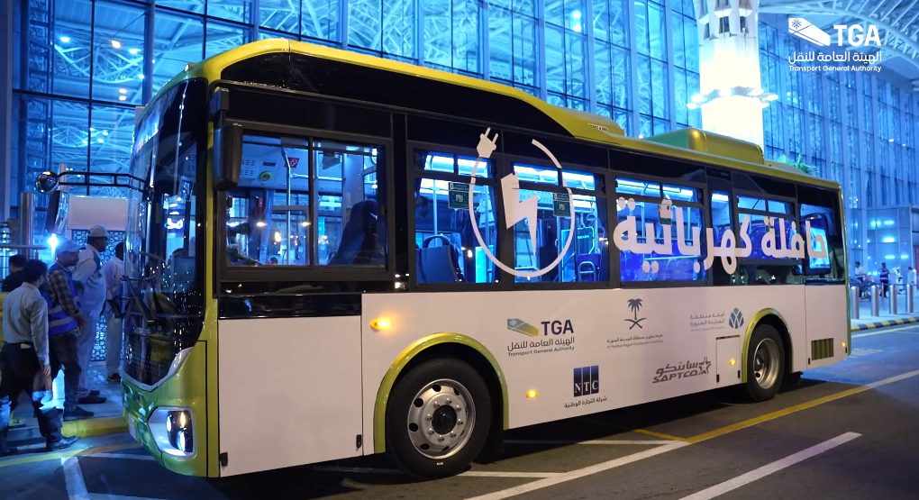 "النقل" تعلن تدشين حافلة كهربائية بالمدينة المنورة 1