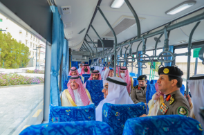 “أمير الشرقية” يدشن مشروع النقل العام بالحافلات بالدمام والقطيف