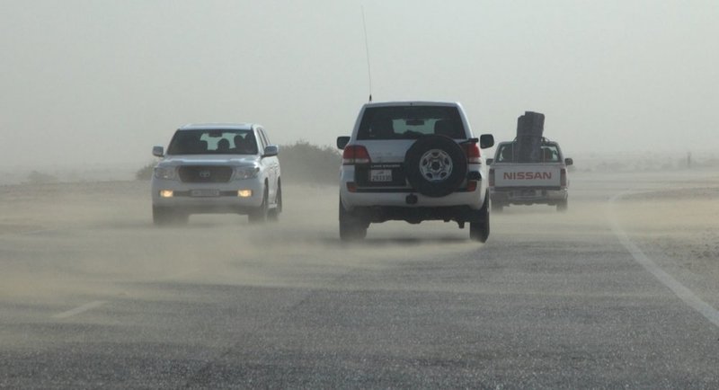 "أمن الطرق" يوجه نصائح للقيادة الآمنة أثناء العواصف الرملية  3