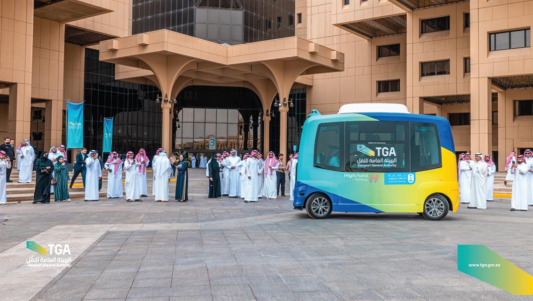 "النقل" يدشن أول حافلة ذاتية القيادة بجامعة الملك سعود 1