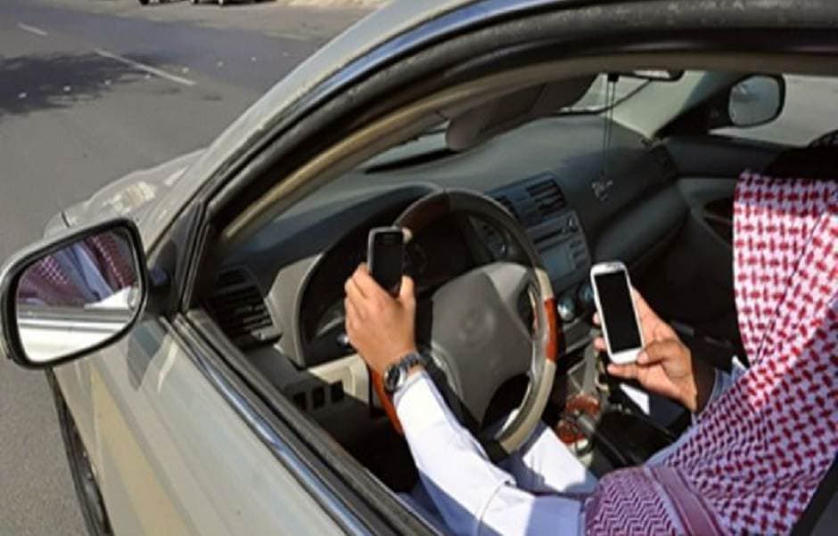 "المرور" يوضح 5 تأثيرات خطيرة لاستخدام الهاتف أثناء القيادة 1