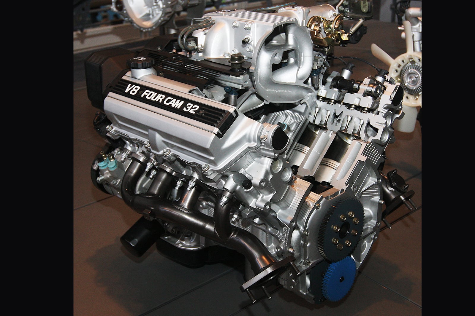 تعرف على أبرز 10 محركات V8 في العالم 13