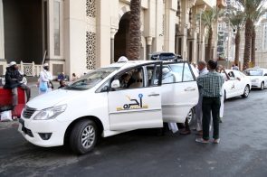 “النقل” يوضح 10 حقوق للحجاج أثناء استخدام سيارات الأجرة