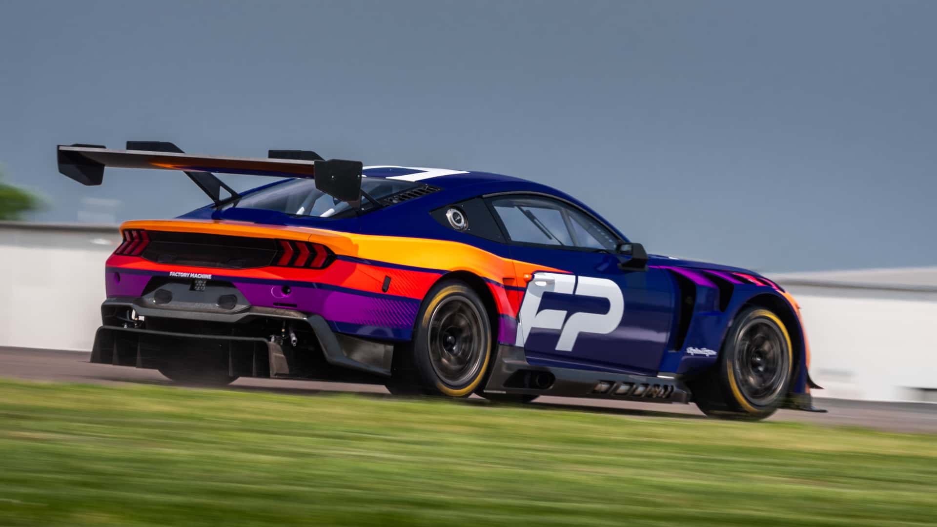 فورد تكشف عن موستنج GT3 الجديدة بتعديلات حصرية للمشاركة في سباق لومان للتحمل 88