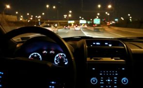 “المرور”يوجه 4 إرشادات هامة لقيادة آمنة ليلاً