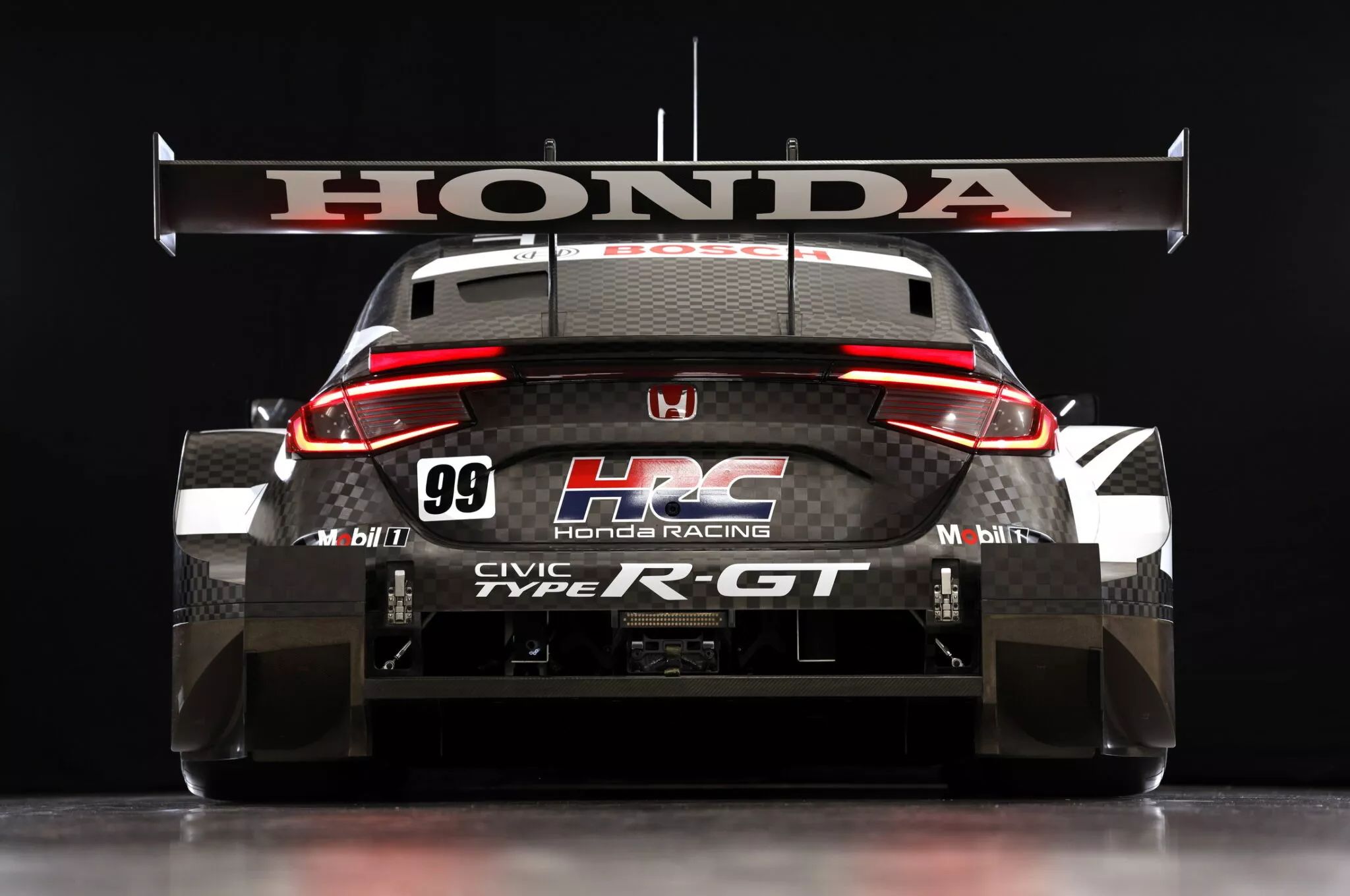 هوندا سيفيك تايب ار GT الجديدة المخصصة للحلبات تظهر بالشكل النهائي قبل مشاركتها في السباقات 1