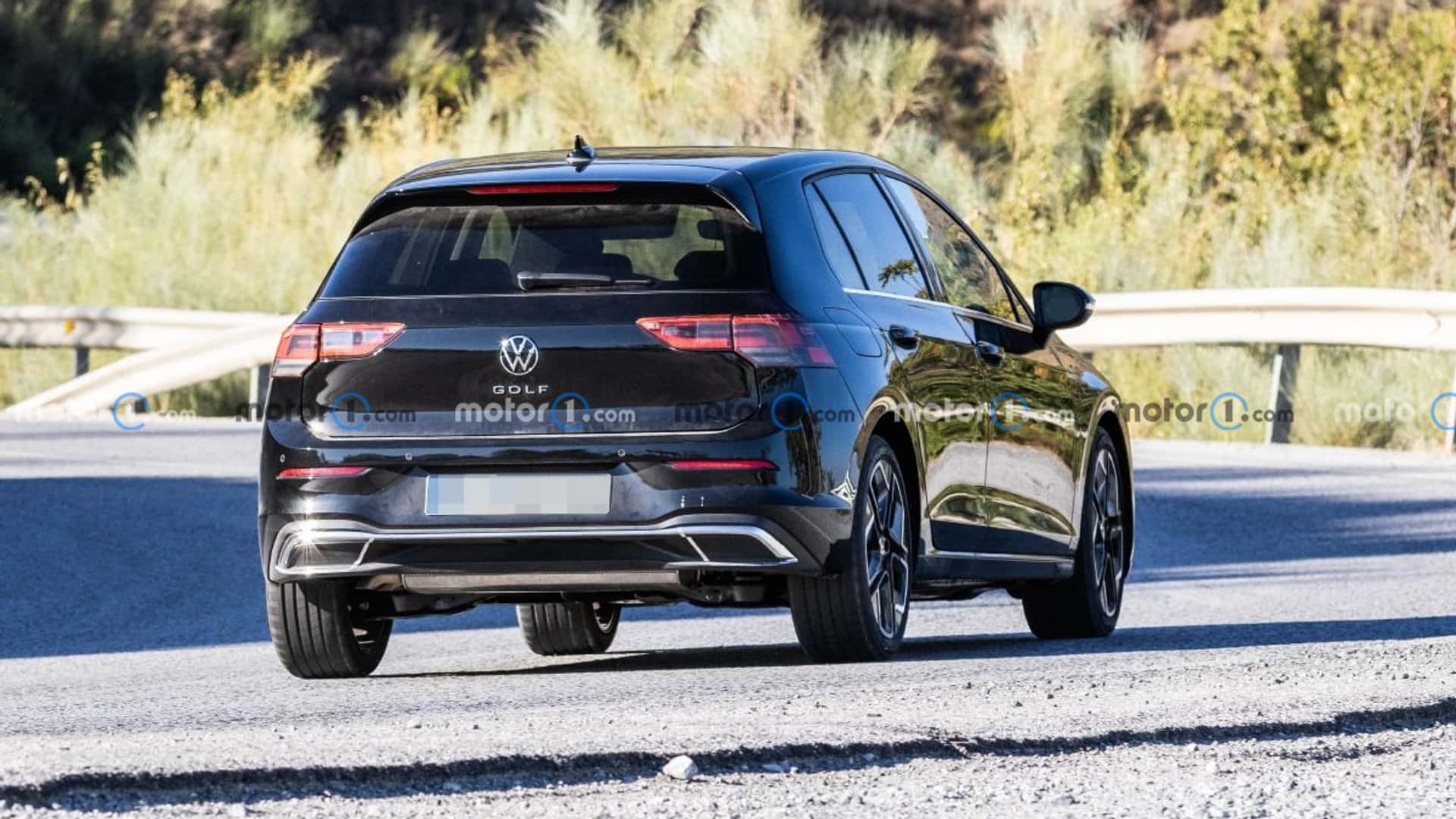 Spy Shots: 2024 Volkswagen Golf 8 GTI Facelift