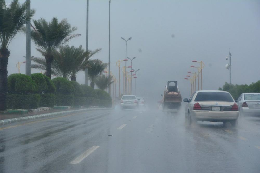 "المرور" يوجه 4 إرشادات لتجنب مخاطر الطريق أثناء الأمطار 9