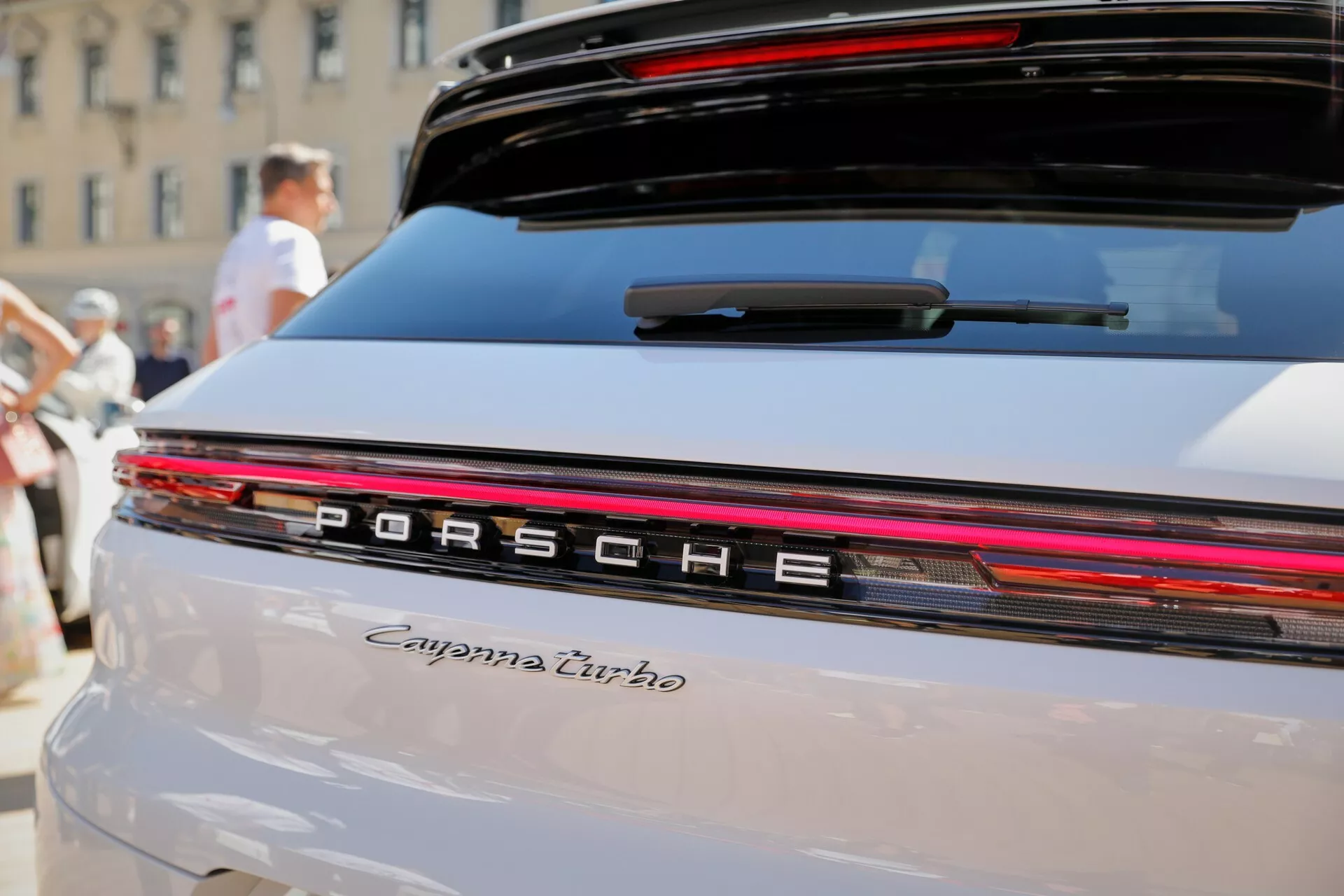بورش تدشن كايين تيربو E هايبرد 2024، أقوى SUV في تاريخها، في معرض ميونخ للسيارات 10