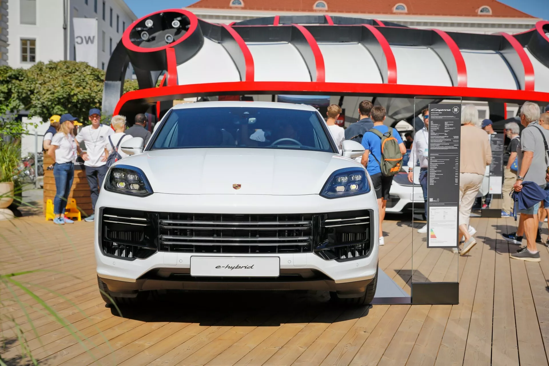 بورش تدشن كايين تيربو E هايبرد 2024، أقوى SUV في تاريخها، في معرض ميونخ للسيارات 1