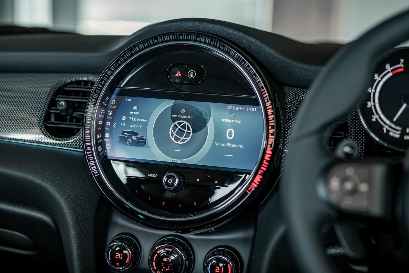 أبرز المزايا التكنولوجيا في داخلية سيارات ميني: شاشة المعلومات والترفيه والنظام الصوتي والخدمات المتصلة 11