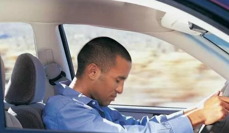 إرشادات "أمن الطرق" لتفادي النوم أثناء القيادة 1