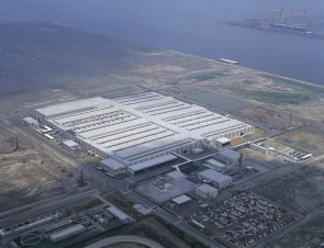 تويوتا تعلق الإنتاج في 6 مصانع يابانية بعد انفجار في مصنع أحد الموردين الرئيسيين