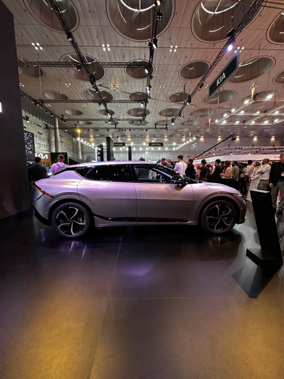 كيا EV6 الكهربائية تلفت الأنظار في معرض جنيف الدولي بتصميمها الرياضي وداخليتها الفاخرة 2