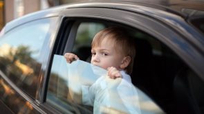 "المرور": غرامة ترك الأطفال بالمركبة دون مُرافق تصل لـ 500 ريال 1