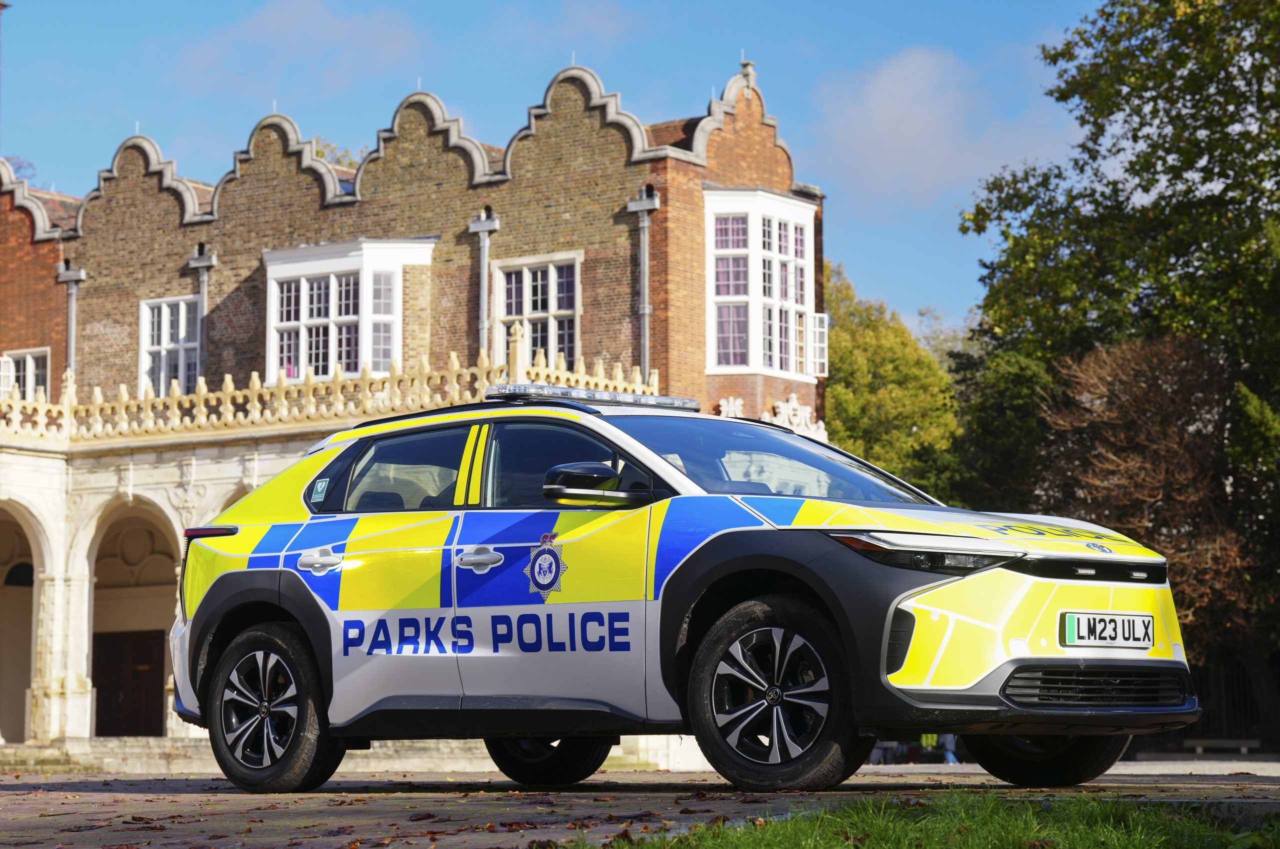 تويوتا bZ4X الكهربائية هي سيارة الشرطة الجديدة في لندن 3