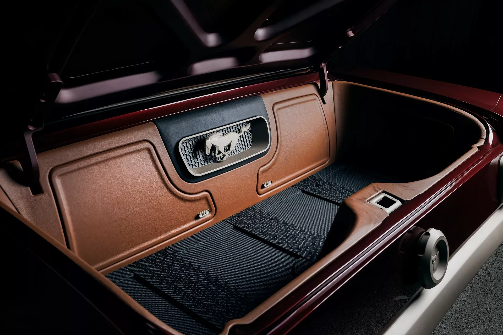 تدشين واحدة من أجمل سيارات فورد موستنج الكلاسيكية في معرض سيما الأمريكي بمحرك 8 سلندر عصري 9