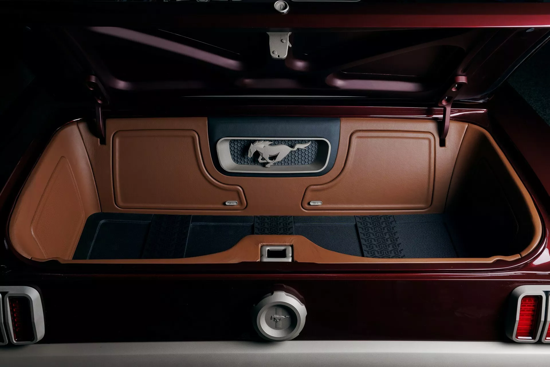 تدشين واحدة من أجمل سيارات فورد موستنج الكلاسيكية في معرض سيما الأمريكي بمحرك 8 سلندر عصري 10