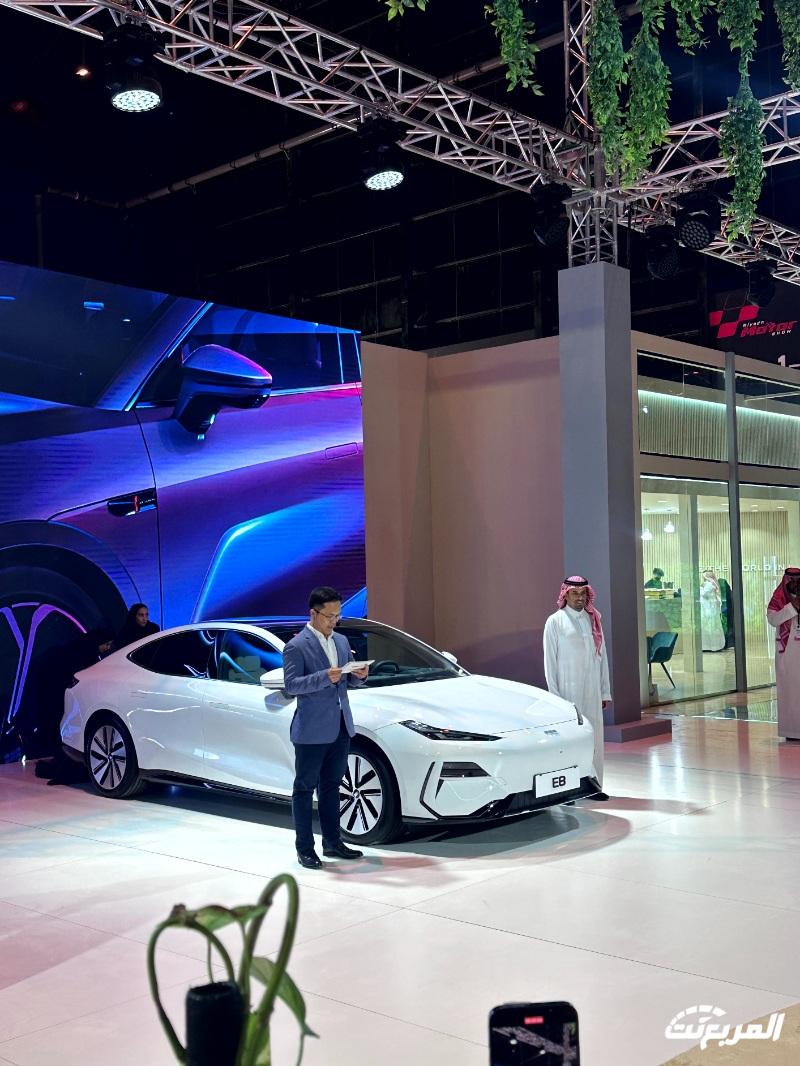 جيلي في معرض الرياض تكشف عن طراز كهربائي وآخر يعمل بالميثانول وسيارة سيدان متوسطة الحجم 91