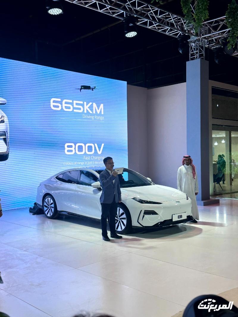 جيلي في معرض الرياض تكشف عن طراز كهربائي وآخر يعمل بالميثانول وسيارة سيدان متوسطة الحجم 5