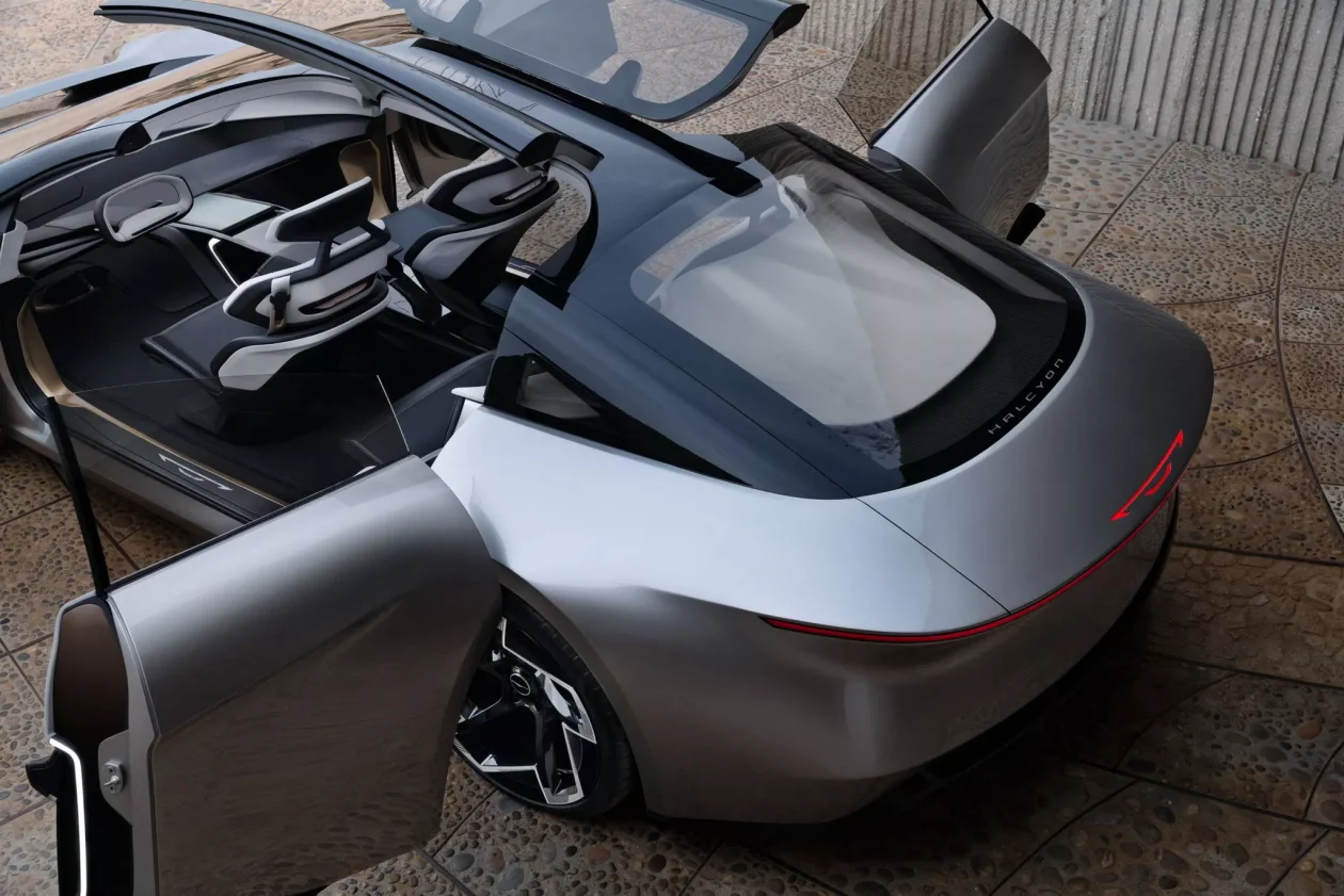 كرايسلر تكشف عن سيارة اختبارية غير تقليدية تمهد للمستقبل الكهربائي للعلامة 11