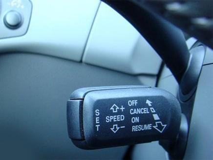 نجاة قائد سيارة "تويوتا افالون" 2013 الجديدة من تعليق مثبت السرعة على 160كم 3